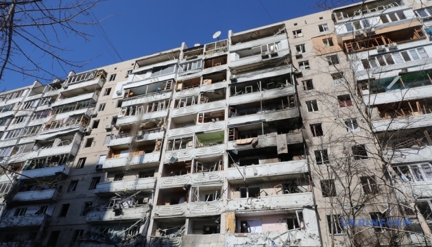 Російський снаряд влучив у житловий будинок в Подільському районі Києва