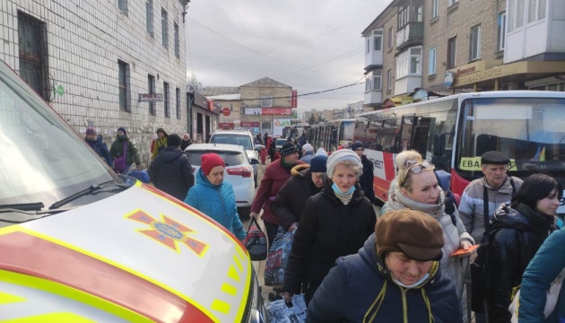 З трьох міст Донеччини сьогодні вдалося евакуювати понад 300 людей, з них – 87 дітей