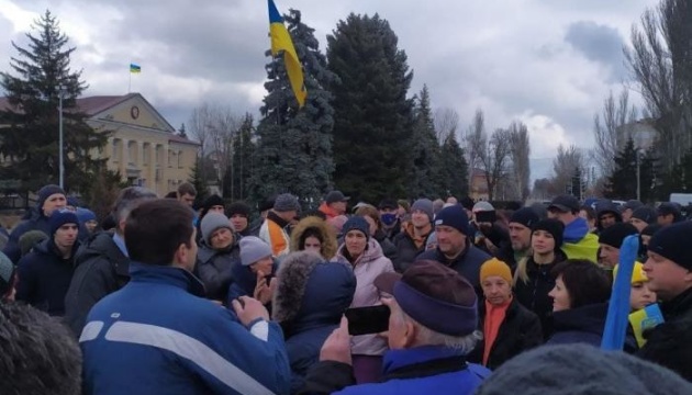 У Скадовську проти мирних мітингарів окупанти використали світлошумові та газові гранати - очевидці