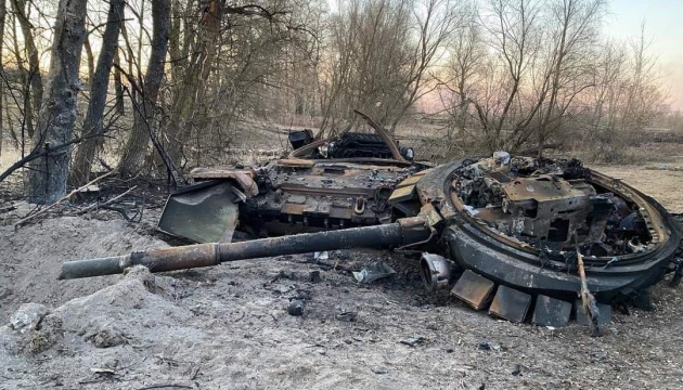 Ворог за місяць війни в Україні втратив 15 800 військових, 530 танків та 108 літаків