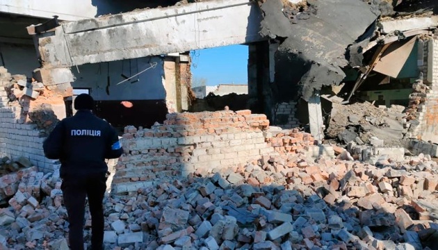 На Житомирщині російські авіаудари зруйнували виробничі цехи