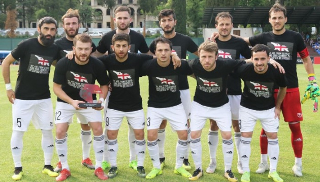 Футболісти Грузії зібрали гуманітарну допомогу Україні 