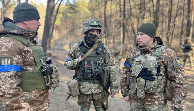 Командувач Сухопутних військ перевірив оборону найгарячішого напрямку Києва