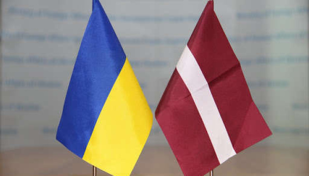 Парламент Латвії закликав закрити небо над Україною