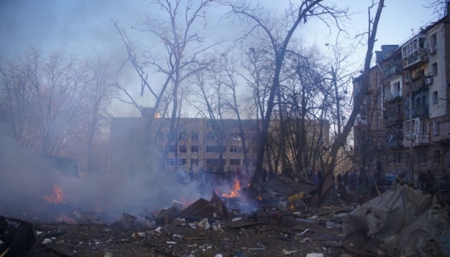 Missile strike on Kyiv: one killed, 19 injured, six houses, kindergarten, school damaged