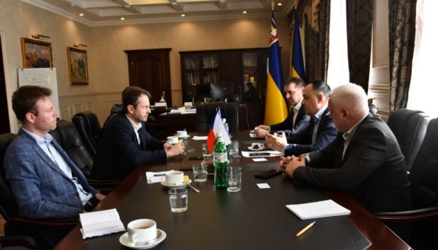 Чехія переводить свої дипломатичні установи в Україні до Ужгорода