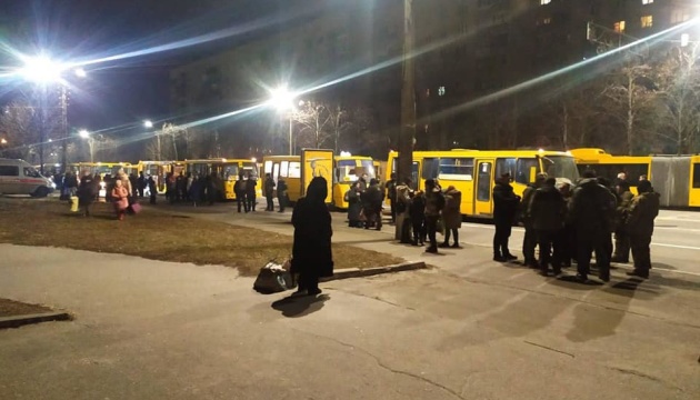 20 автобусів із села Бобрик прибули в Бровари, 1600 людей евакуйовано – ОП