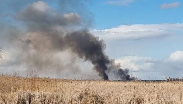 У росії впав і згорів військовий навчальний гелікоптер