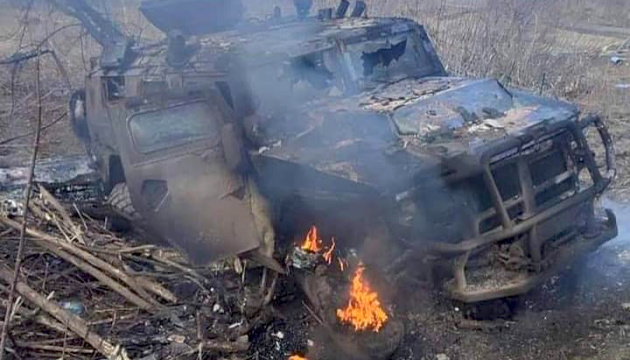 Solo un militar del destacamento de paracaidistas rusos sobrevive a una batalla cerca de Kyiv