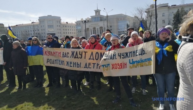 ロシア占領下ウクライナ南部で反露集会開催