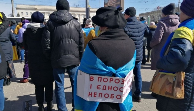 Cherson, Kachowka, Berdjansk: In vorläufig besetzten Städten finden antirussische Kundgebungen statt