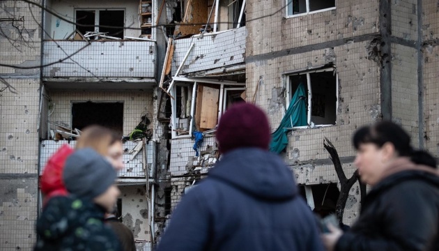 У Києві з пошкоджених обстрілом будинків у Святошинському районі евакуювали 200 мешканців 