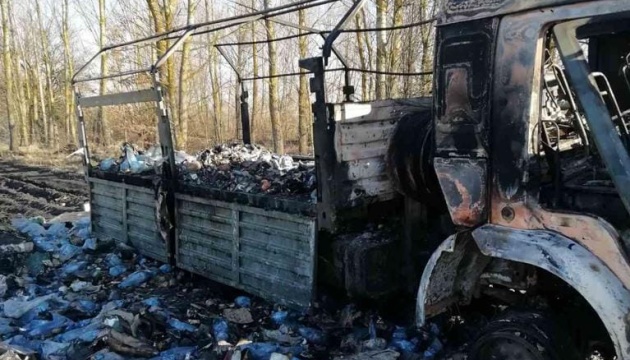 На Чернігівщині знищили два «КамАЗи» рф з боєприпасами та провіантом