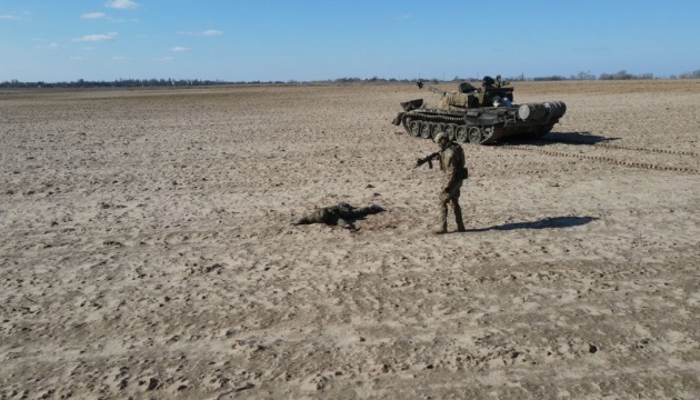 Russian serviceman surrenders tank to Ukraine after Kyiv offers $10,000 reward, citizenship prospects