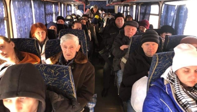 Із Луганщині до західних областей сьогодні евакуювали близько 650 людей