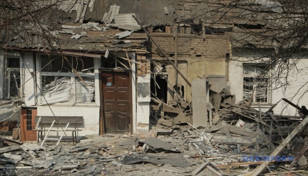 Російські війська обстріляли два райони Києва: пошкоджені будівлі, є травмовані