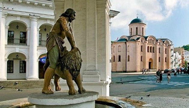 У Києві встановлюють захисні конструкції для пам’яток культурної спадщини