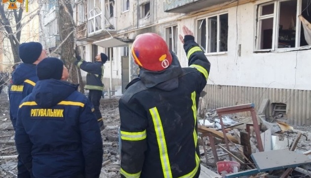 В Охтирському районі на Сумщині після нічних авіабомбардувань з-під завалів витягли шістьох людей
