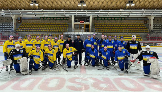 Склад збірної України з хокею, яка в Угорщині готується до ЧС