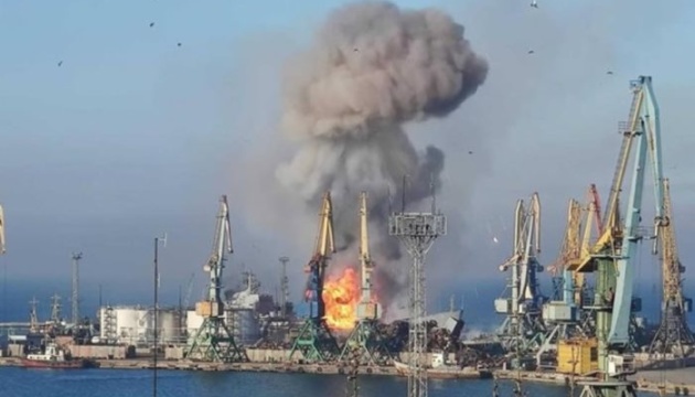 Атакований у Бердянську російський корабель відновленню не підлягає 