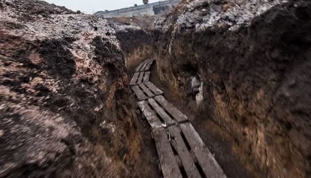 Загарбники змушують мешканців окупованої частини Ізюма рити окопи