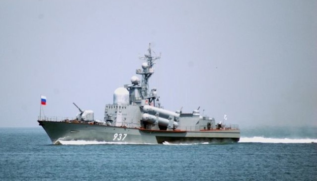 Ворог збільшує кількість військових кораблів в акваторії Азовського моря