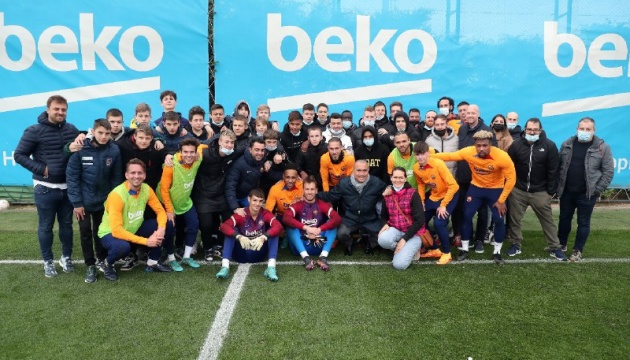 Українські діти відвідали тренування «Барселони» 
