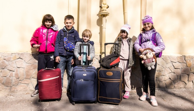 До австрійського  Інсбрука відправили ще більш як 100 дітей з України