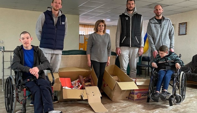 Баскетболісти «Дніпра» займаються волонтерською допомогою 