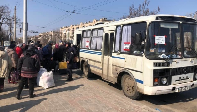 На Луганщині гумкоридором евакуювали близько 600 людей та завезли до 160 тонн допомоги