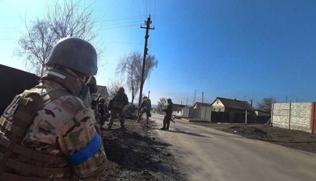 Los defensores ucranianos liberan la aldea de Vilkhivka cerca de Járkiv