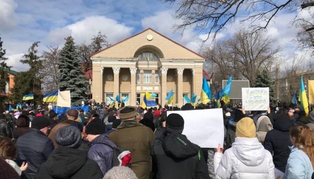 被占領下ウクライナ南部で反ロシア集会