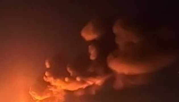 У Харкові знову потужні вибухи: в одному з районів почалася пожежа