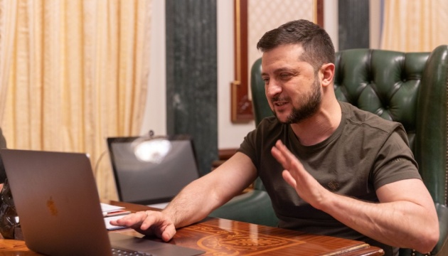 Зеленський поспілкувався із журналістами, які працюють на телемарафоні «Єдині новини»