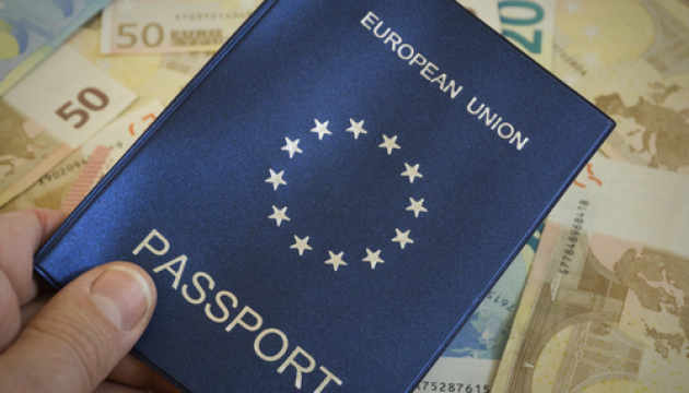 Єврокомісія доручила країнам ЄС анулювати «золоті паспорти» підсанкційних росіян та білорусів