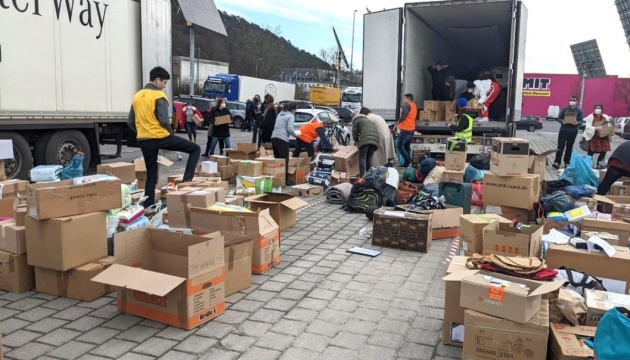 26 тисяч продуктових пакетів з Литви й 150 тонн допомоги з Казахстану