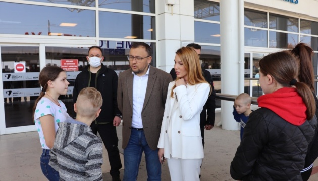 У Туреччині готові приймати й очікують на нову групу дітей-сиріт з України
