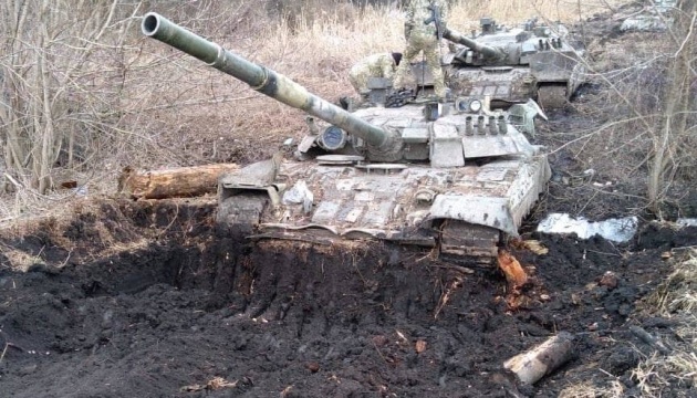 Будуть бити колишніх господарів: українські військові відкопали танки росіян