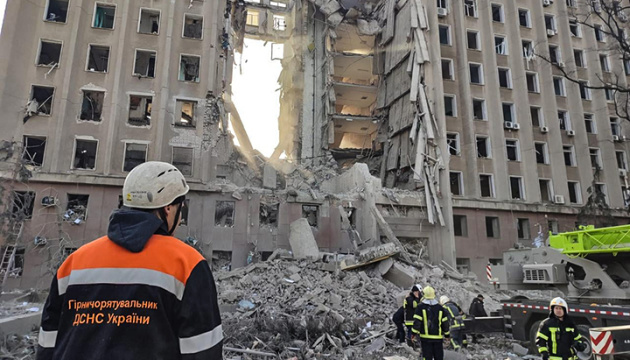 12 people killed in Russian airstrike on government building in Mykolaiv