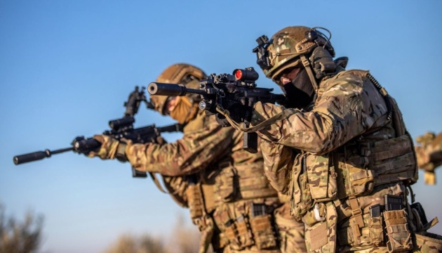 У зоні ООС захисники відбили дев'ять атак, знищили танк і шість бронемашин