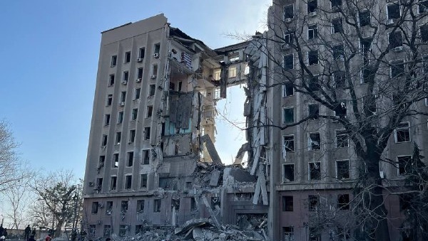 Death toll in airstrike on Mykolaiv regional administration rises to 13