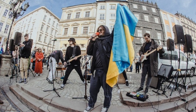 Український мистецький фронт збирає кошти для ЗСУ