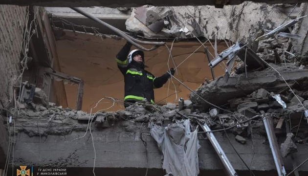 Death toll in airstrike on Mykolaiv regional administration rises to 20