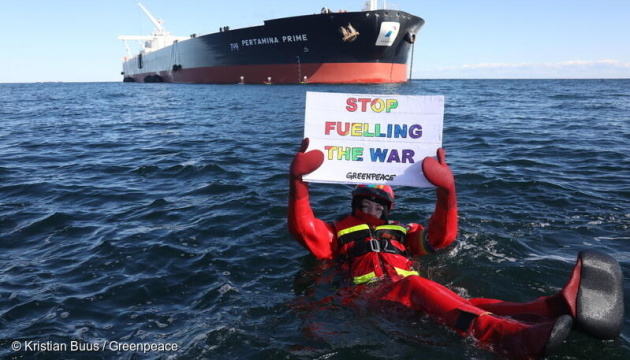 Greenpeace заблокувала два танкери з російською нафтою біля берегів Данії