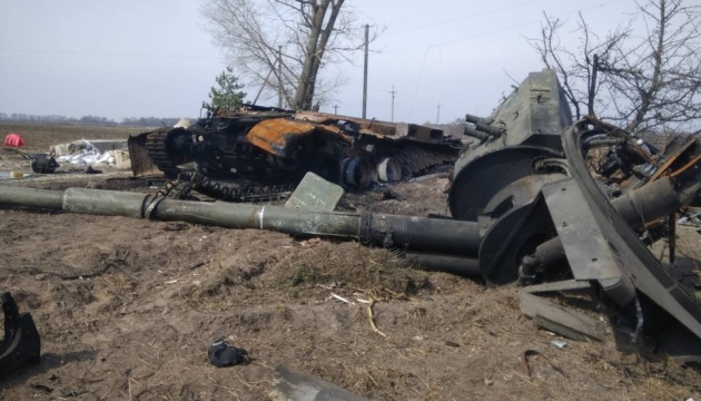 Ukraine Army destroys column of Russian armored vehicles in Chernihiv Region