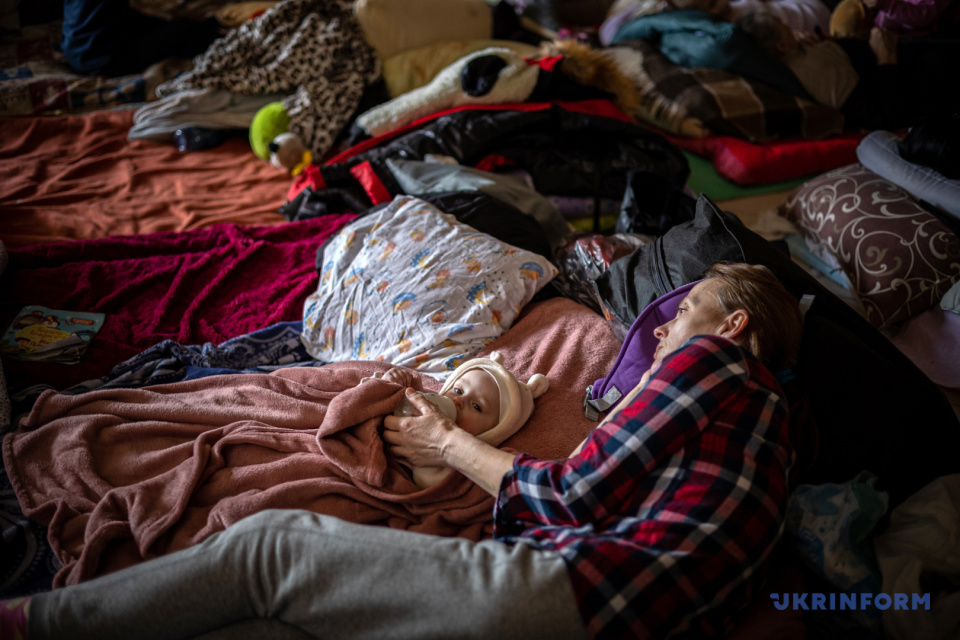 Беженцы на вокзале во Львове / Фото: Пресс-служба АО «Укрзализныця»