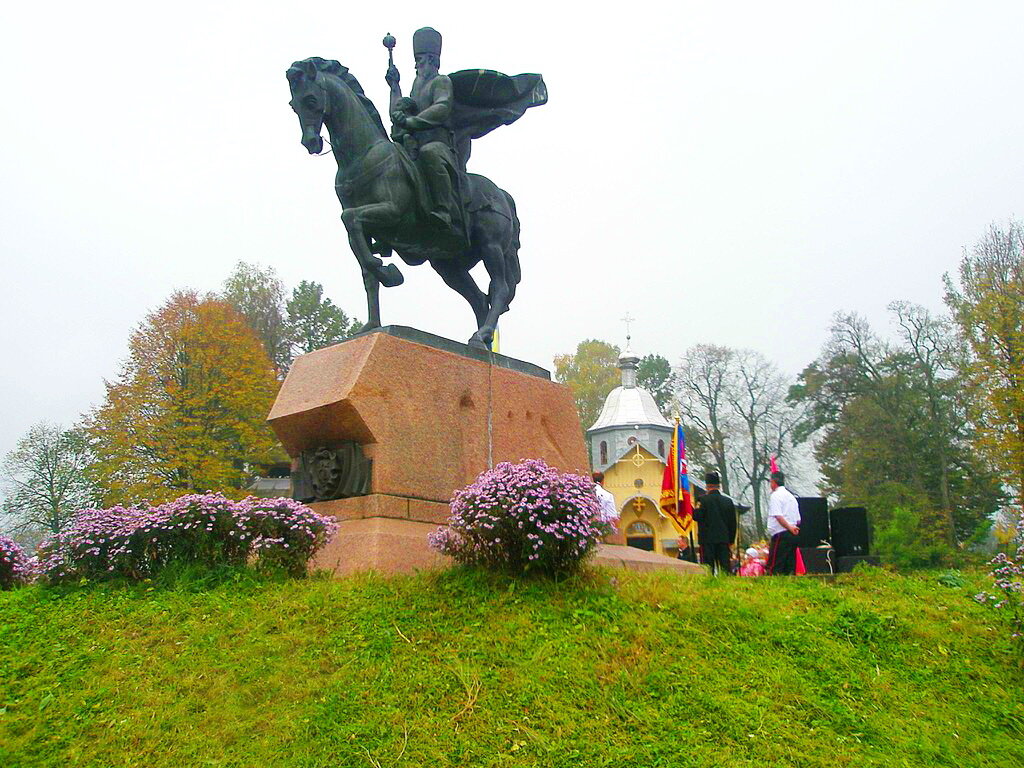 Пам’ятник Петру Сагайдачному у його рідних Кульчицях
