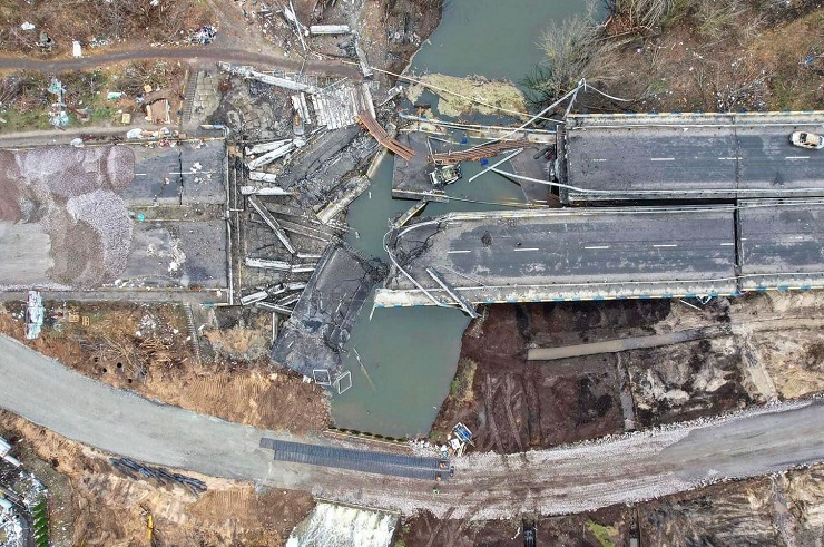 Destroyed bridge near Romanivka, Kyiv region / Photo by State Emergency Service