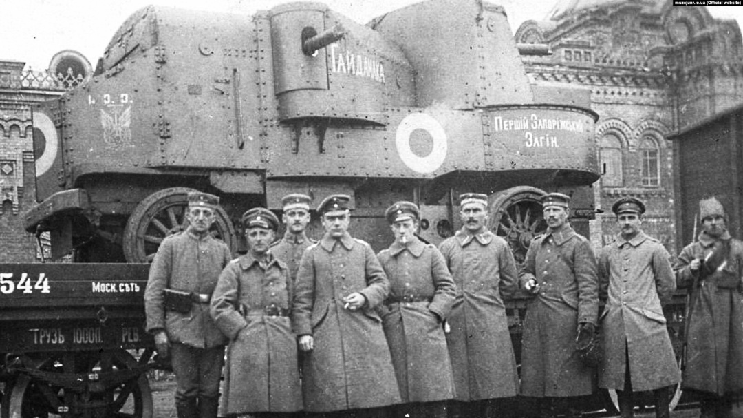 Важкий бронеавтомобіль «Гайдамака», який використовували в поході на Крим  у квітні 1918 р.