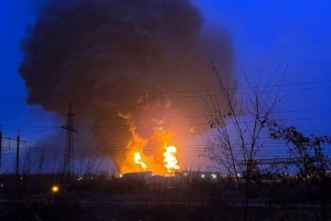 В российском брянске взорвалась и горит местная нефтебаза